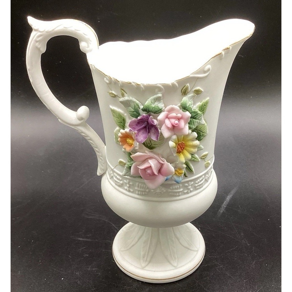 Vintage Lefton Pitcher Bud Vase Gold Tone Trim Handle Hand Painted‎ Roses 6"